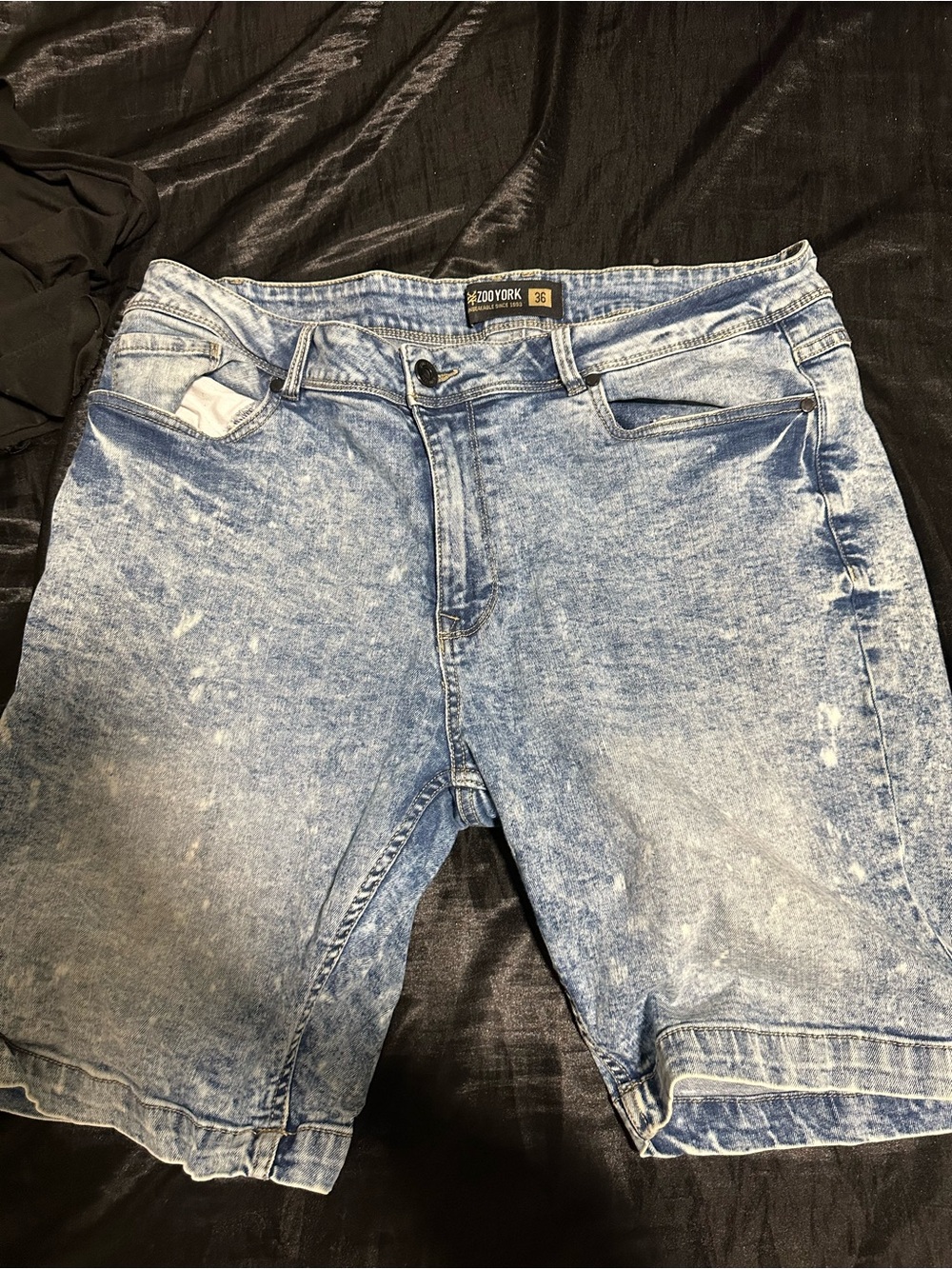 Zoo York Men’s Light Blue Acid-Wash Jean Shorts